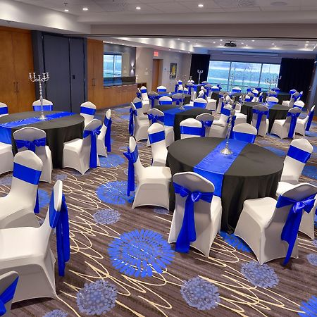 Holiday Inn Express & Suites Vaudreuil-Dorion By Ihg Exterior photo